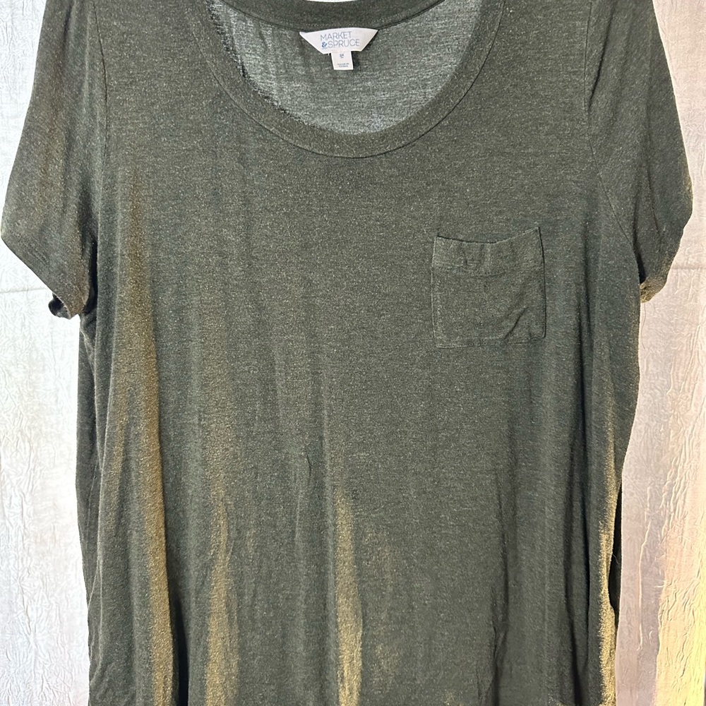 2x green t-shirt